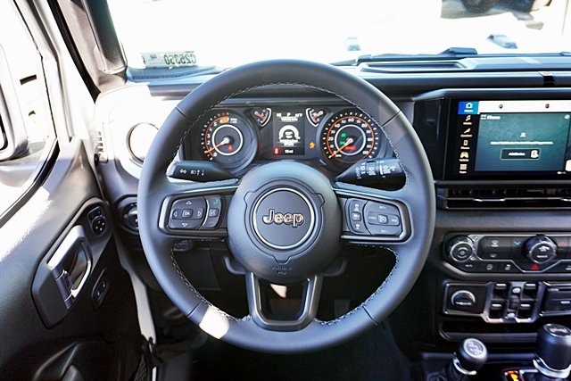 New 2026 Bright White Clear-Coat Exterior Paint Jeep Sport S image 24