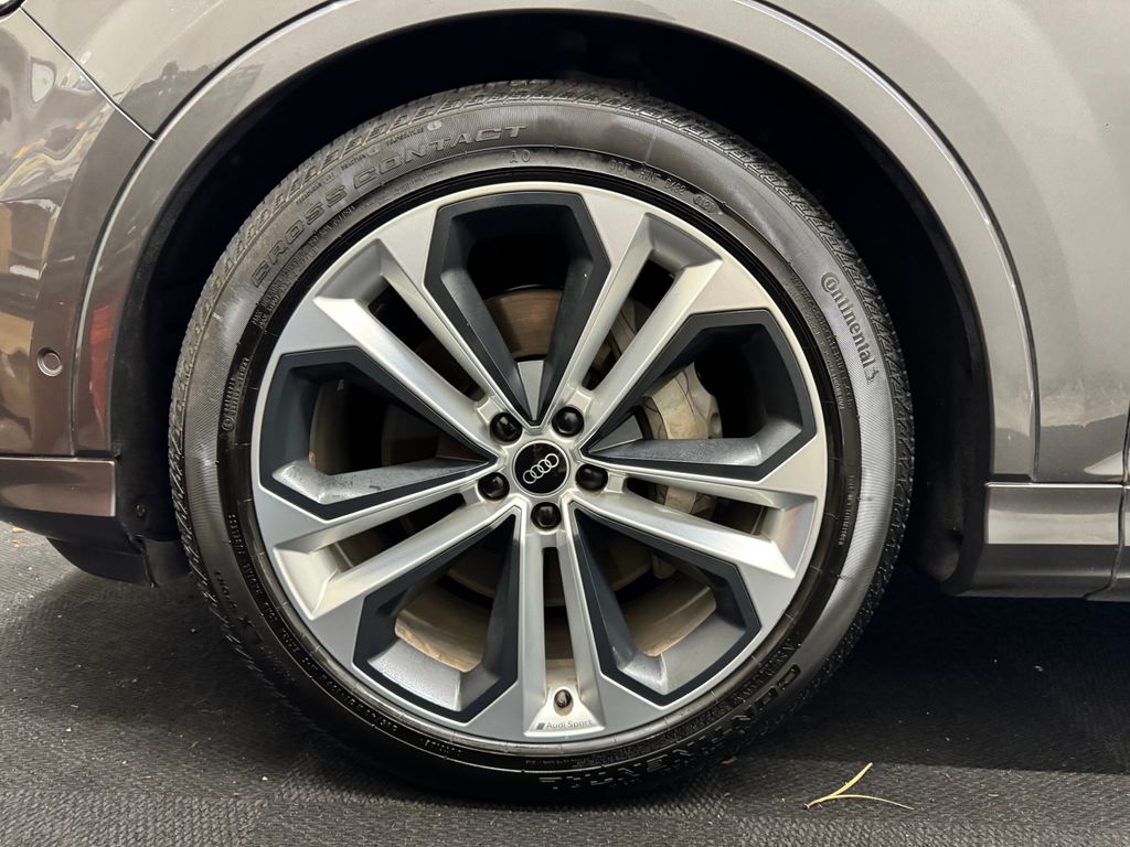 2021 Audi Q7 55 Prestige photo 10