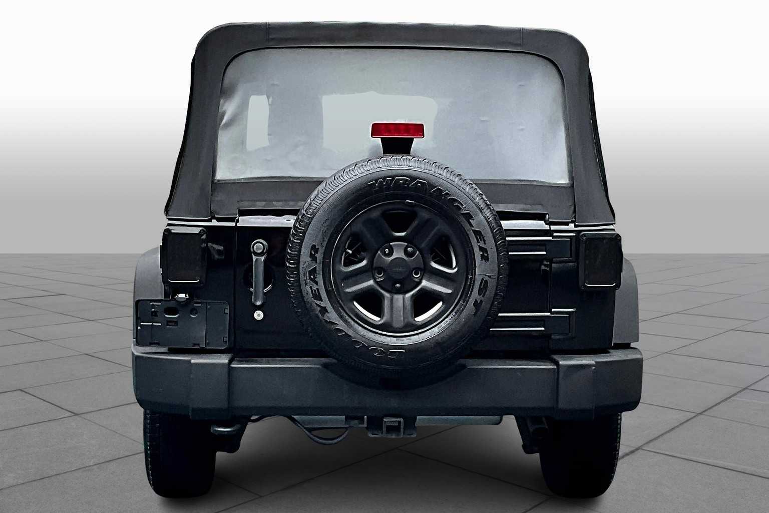 2017 Jeep Wrangler Unlimited Sport photo 4