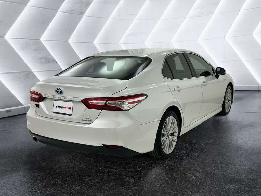 2018 Toyota Camry Hybrid XLE photo 2