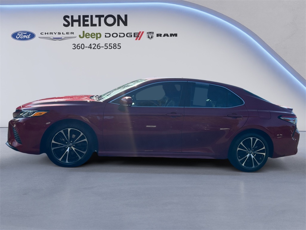 2019 Toyota Camry SE photo 2