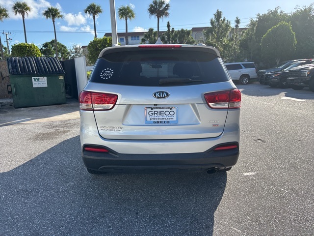 2018 Kia Sorento LX photo 2