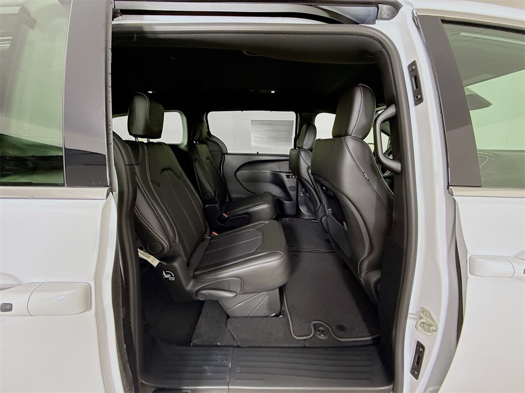 2025 Chrysler Pacifica photo 26