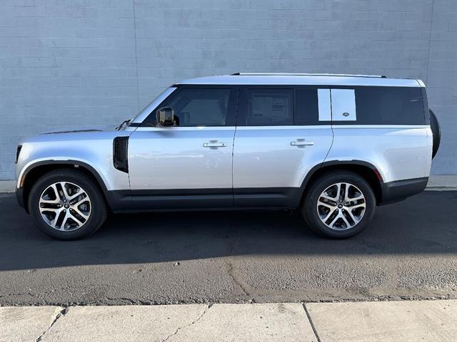 2024 Land Rover Defender S photo 4