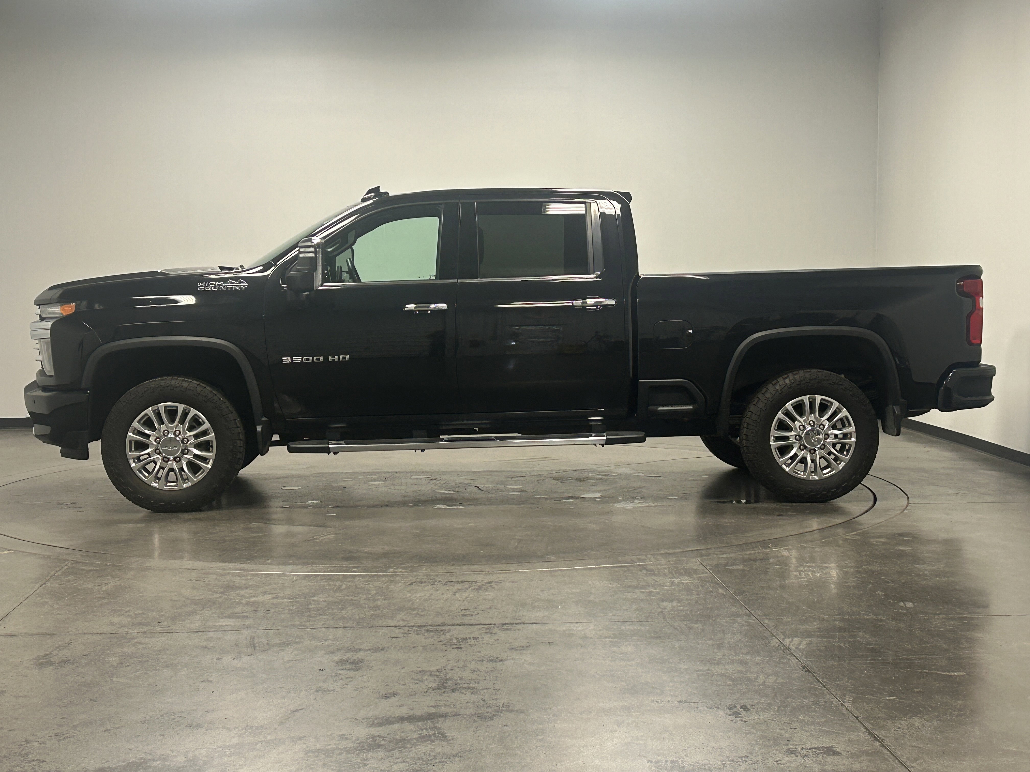 2023 Chevrolet Silverado 3500HD High Country photo 4