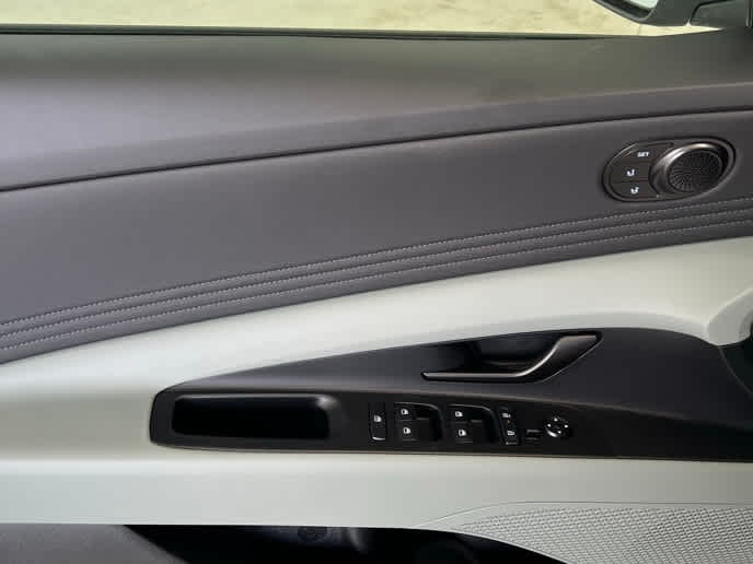 2025 Hyundai Elantra Hybrid Limited photo 24