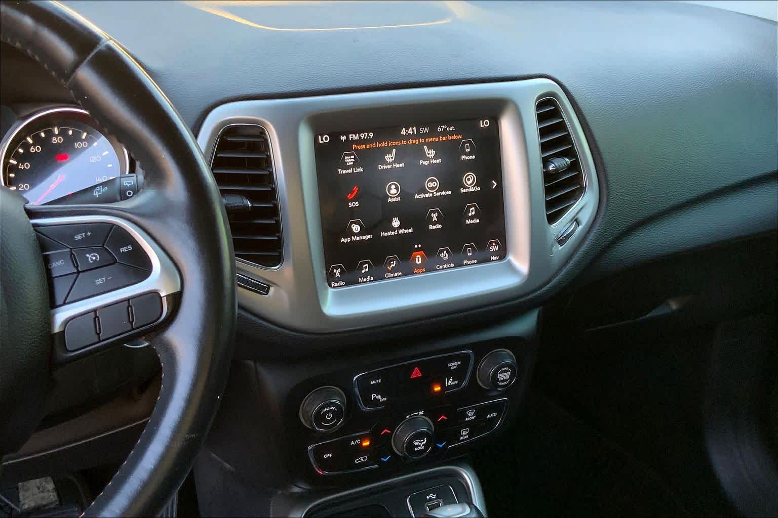 2017 Jeep Compass Latitude photo 3