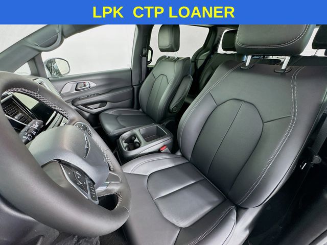 2025 Chrysler Pacifica Hybrid photo 18