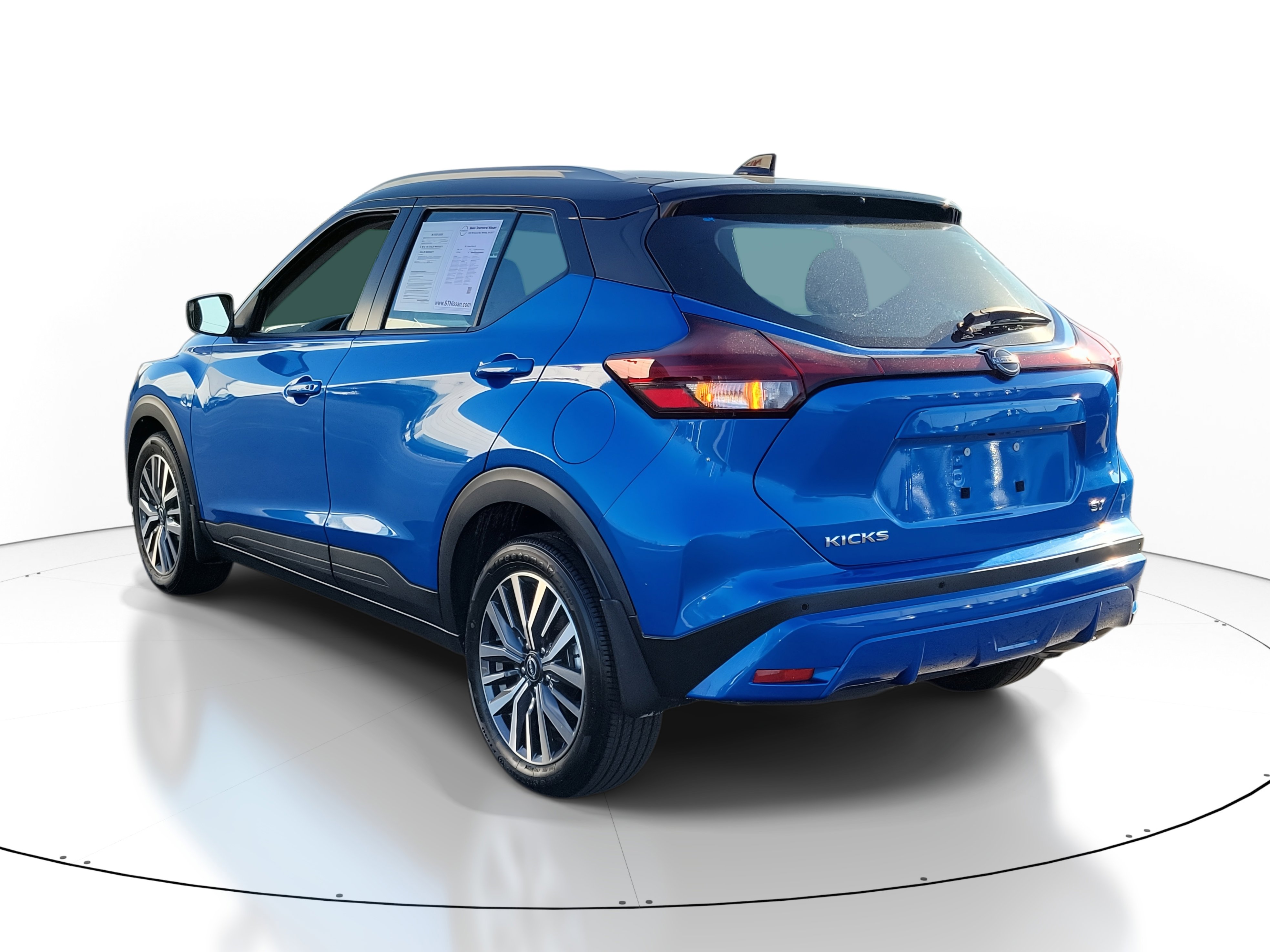 2023 Nissan Kicks SV photo 3