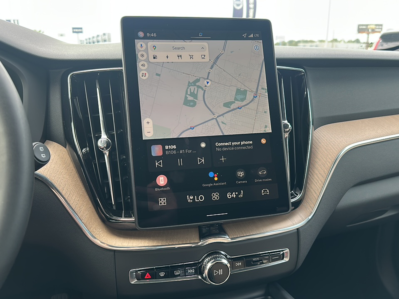 2026 Volvo XC60 T8 Plus photo 11
