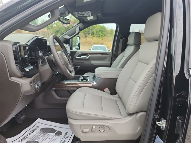 2025 Chevrolet Silverado 2500HD LT photo 17
