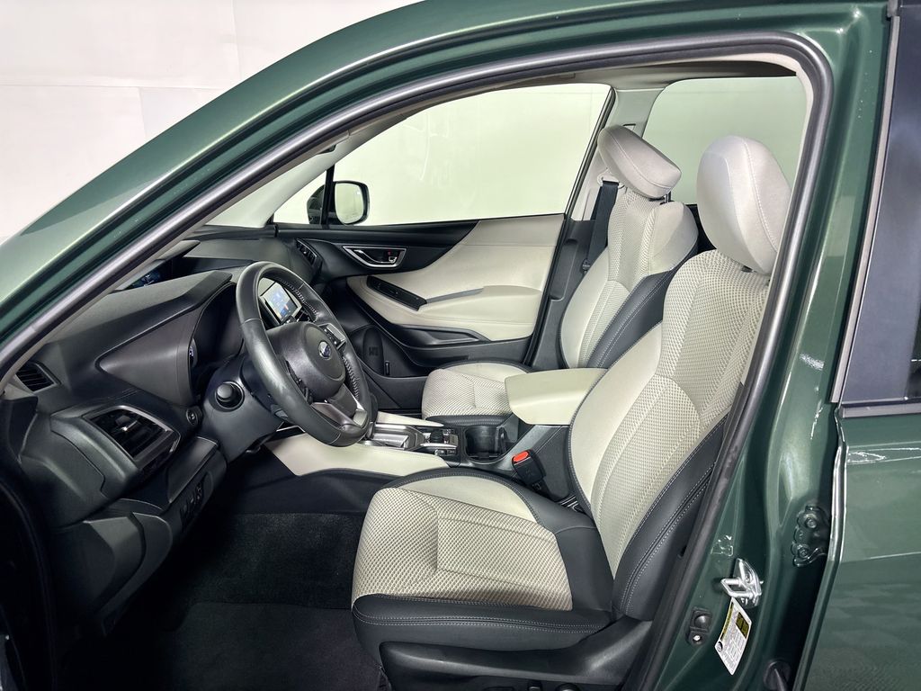2024 Subaru Forester Premium photo 9