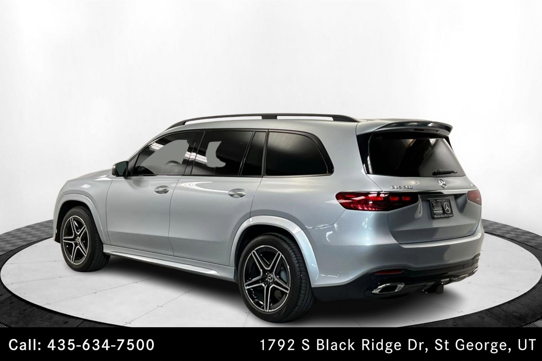 2025 Mercedes Benz GLS 450 4MATIC photo 2