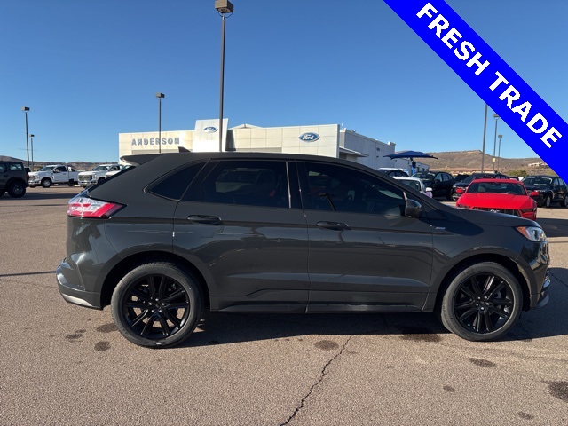 2021 Ford Edge ST photo 2