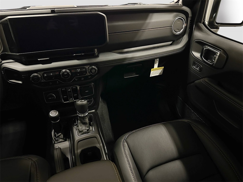 2025 Jeep Wrangler Sahara photo 6