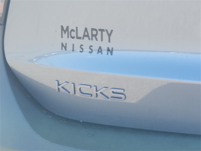 2025 Nissan Kicks SR photo 3