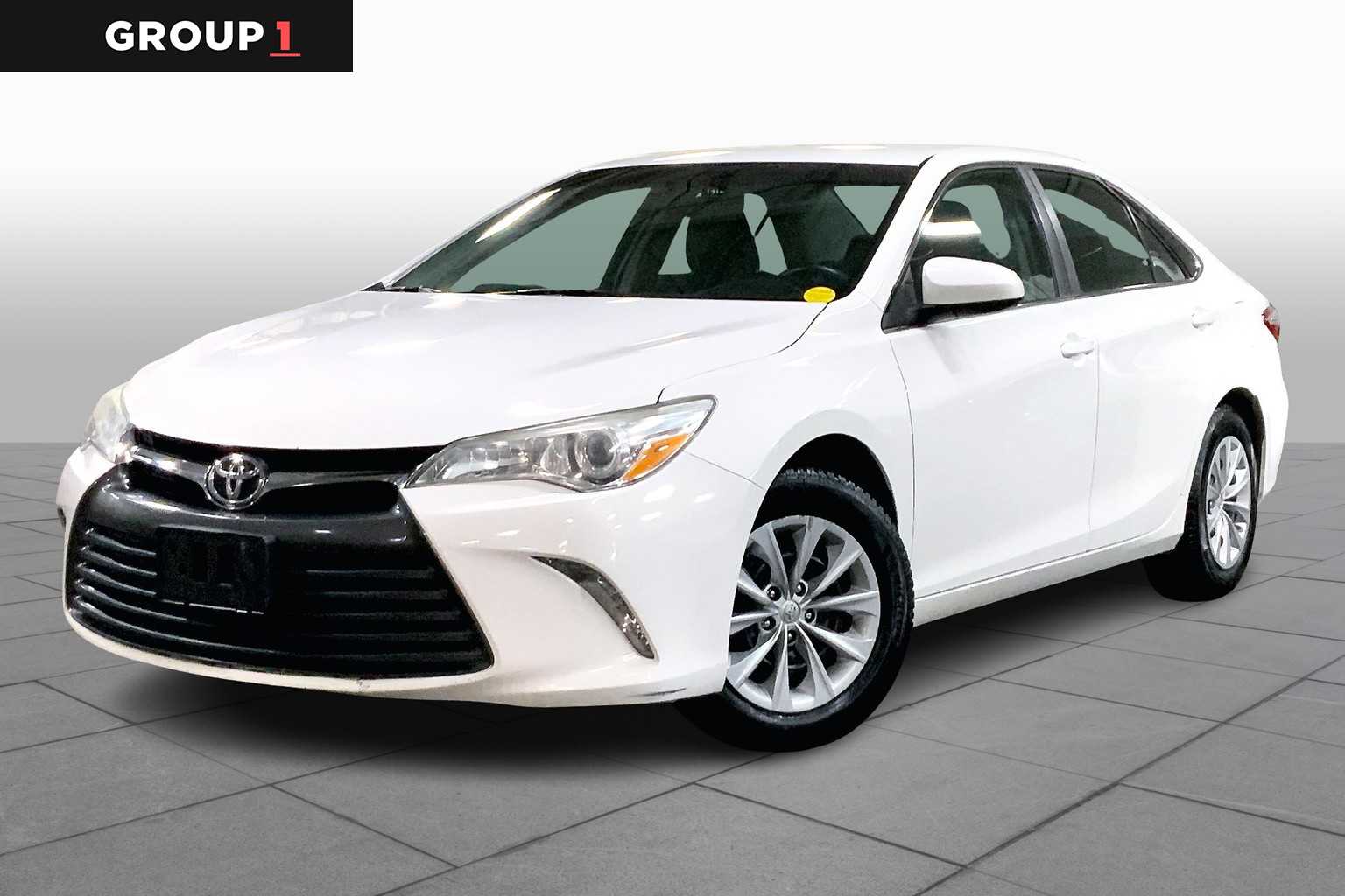 2015 Toyota Camry LE's photo
