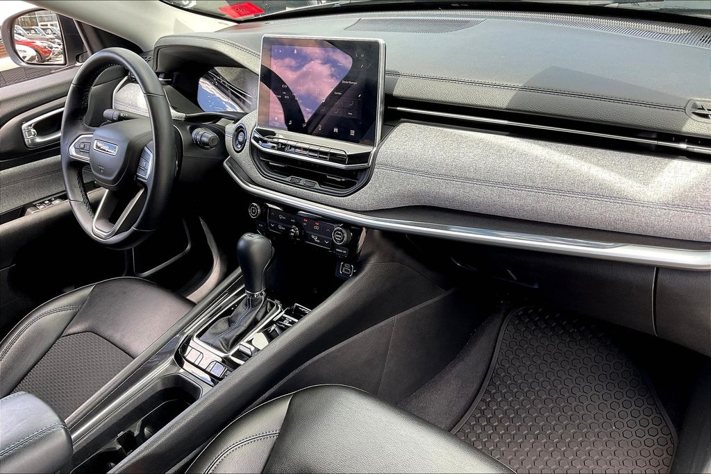 2022 Jeep Compass Latitude photo 13