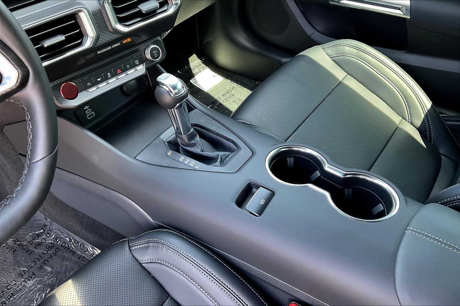 2025 Ford Mustang EcoBoost Premium photo 6