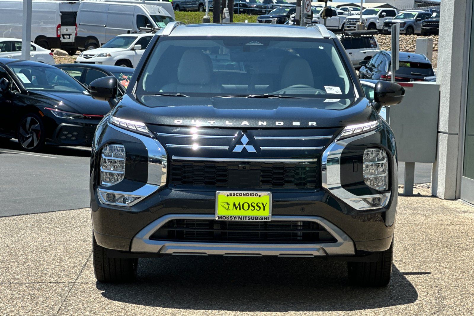 2025 Mitsubishi Outlander SEL photo 8