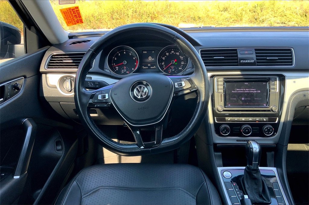 2019 Volkswagen Passat 2.0T Wolfsburg Edition photo 5