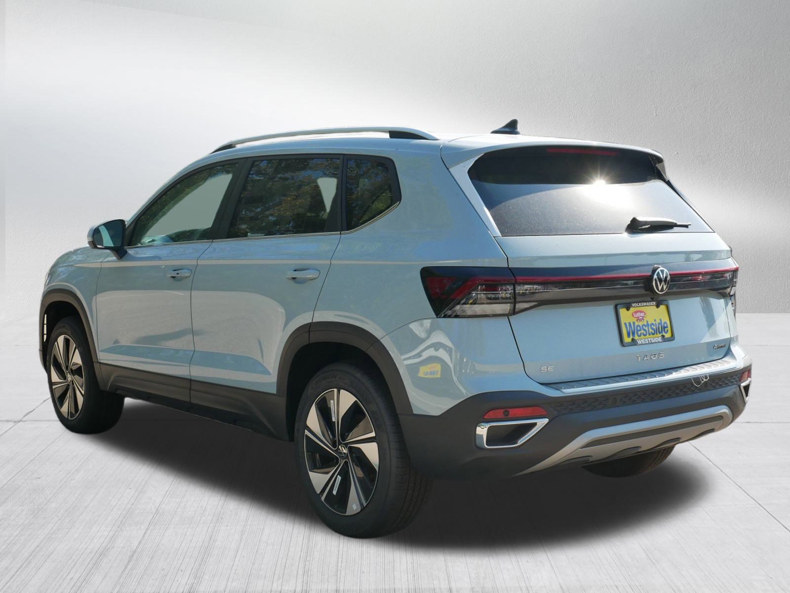 2025 Volkswagen Taos SE photo 2