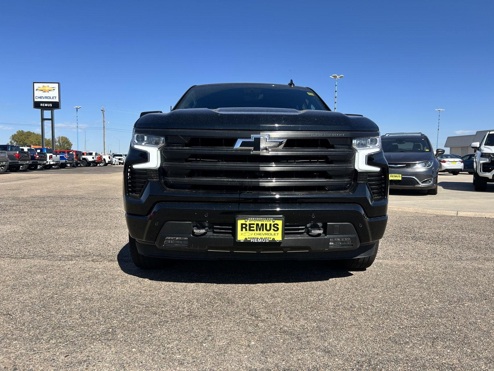2023 Chevrolet Silverado 1500 High Country photo 2