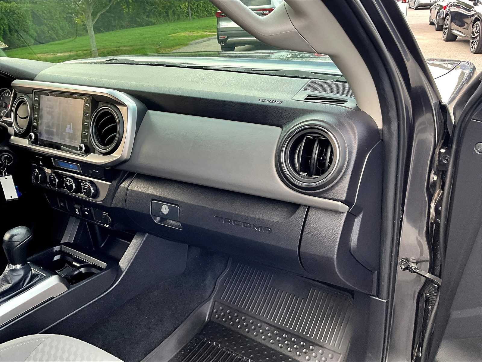 2022 Toyota Tacoma SR5 photo 13