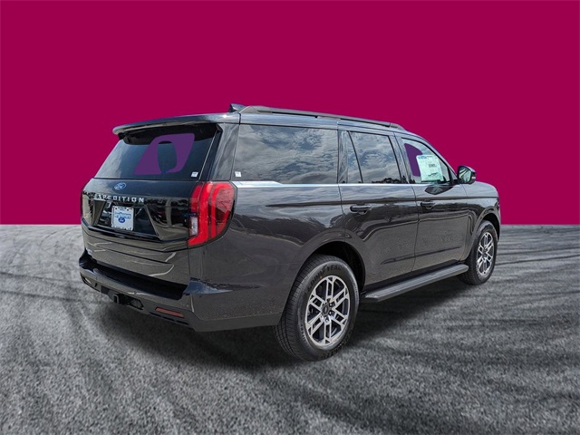 2025 Ford Expedition photo 3