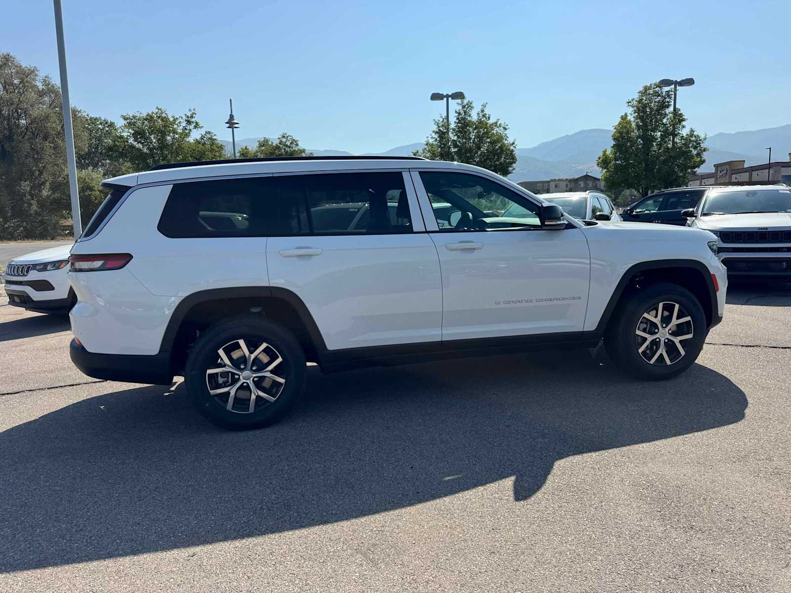 2025 Jeep Grand Cherokee Limited photo 4