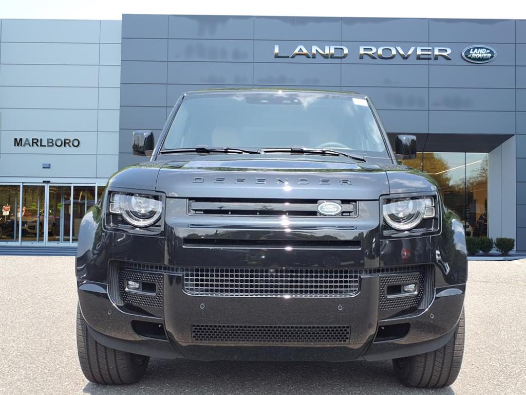 2025 Land Rover Defender 110 V8 photo 8