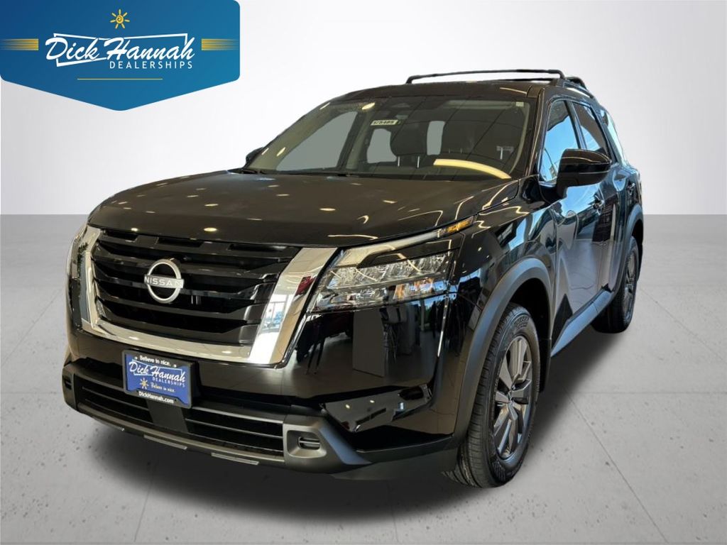 2025 Nissan Pathfinder SV's photo