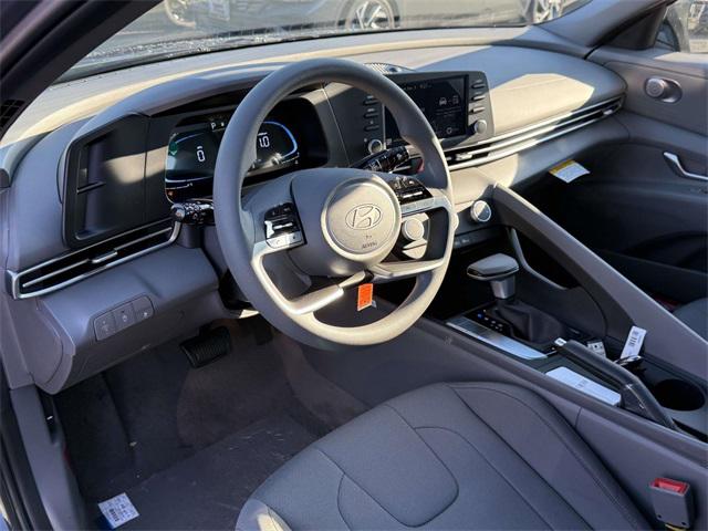 2026 Hyundai Elantra SE photo 2