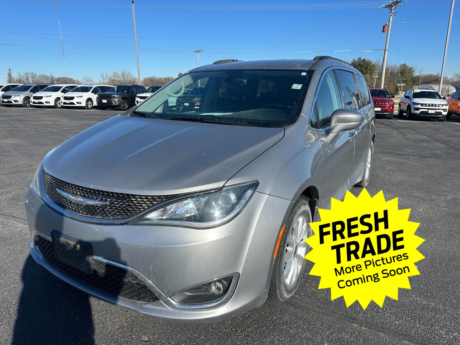 2017 Chrysler Pacifica Touring L's photo