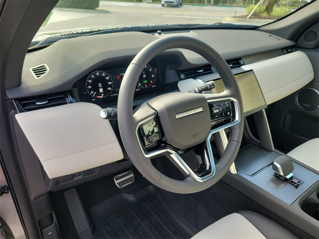 2025 Land Rover Discovery Sport SE photo 23