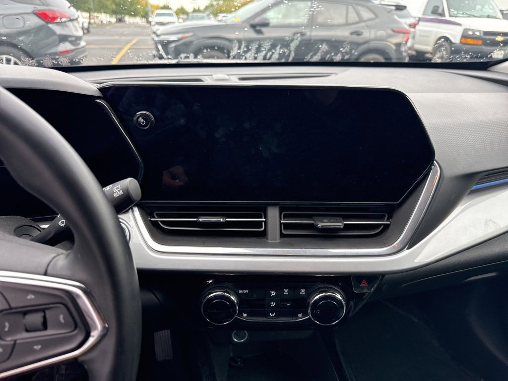 2024 Chevrolet Trax LT photo 6