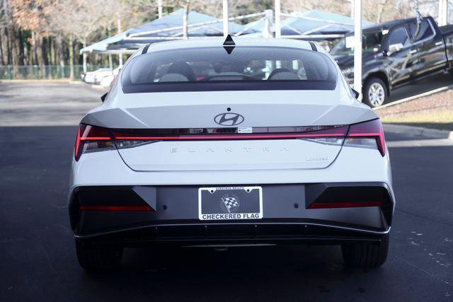 2025 Hyundai Elantra Limited photo 3