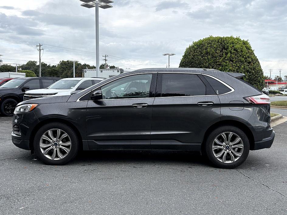 2020 Ford Edge Titanium photo 2