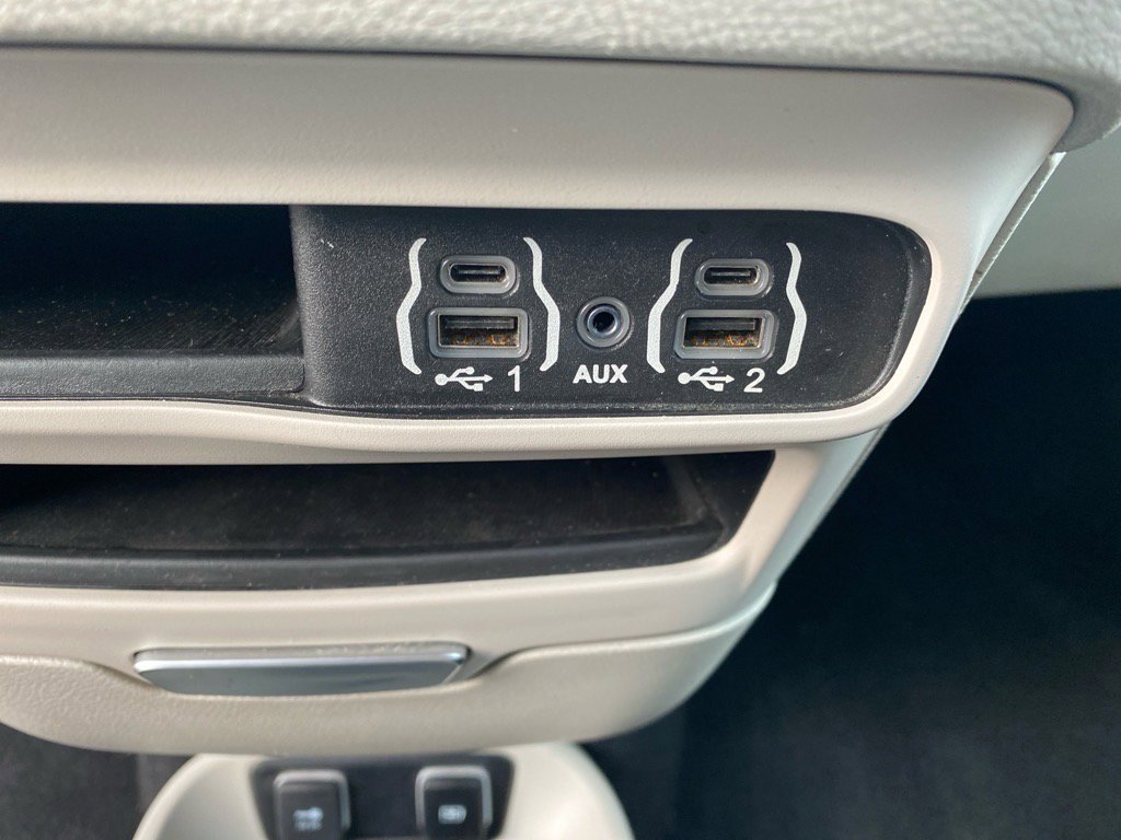 2021 Chrysler Voyager LXi photo 12