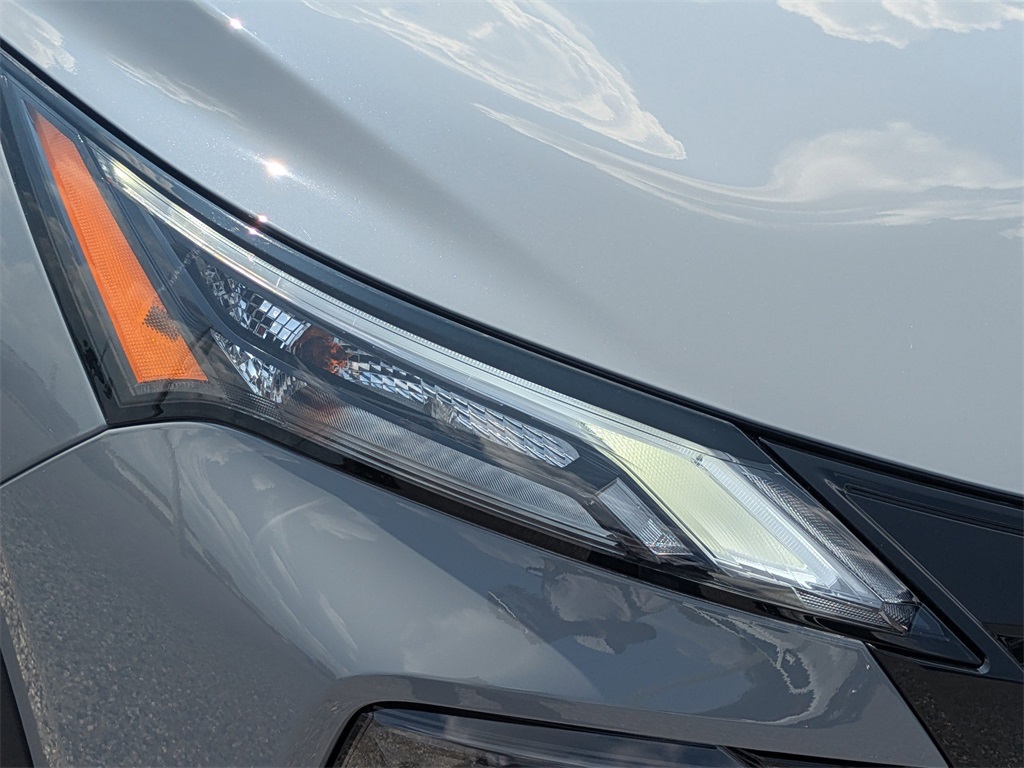 2026 Nissan Rogue SV photo 9