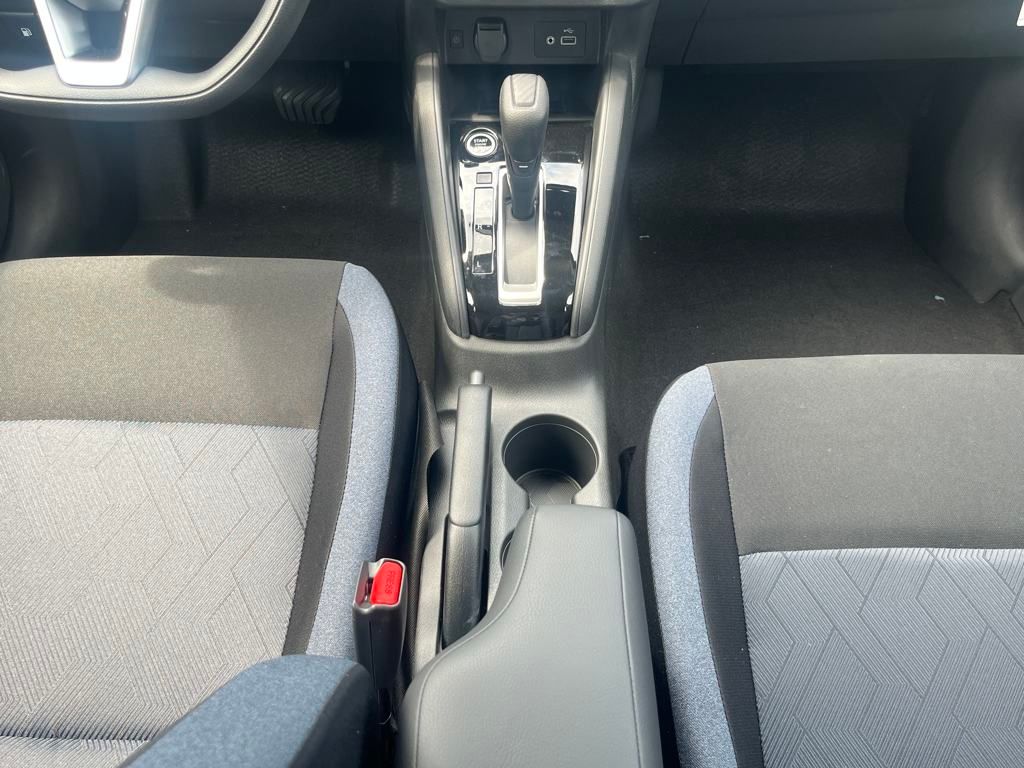 2025 Nissan Versa 1.6 SV photo 27