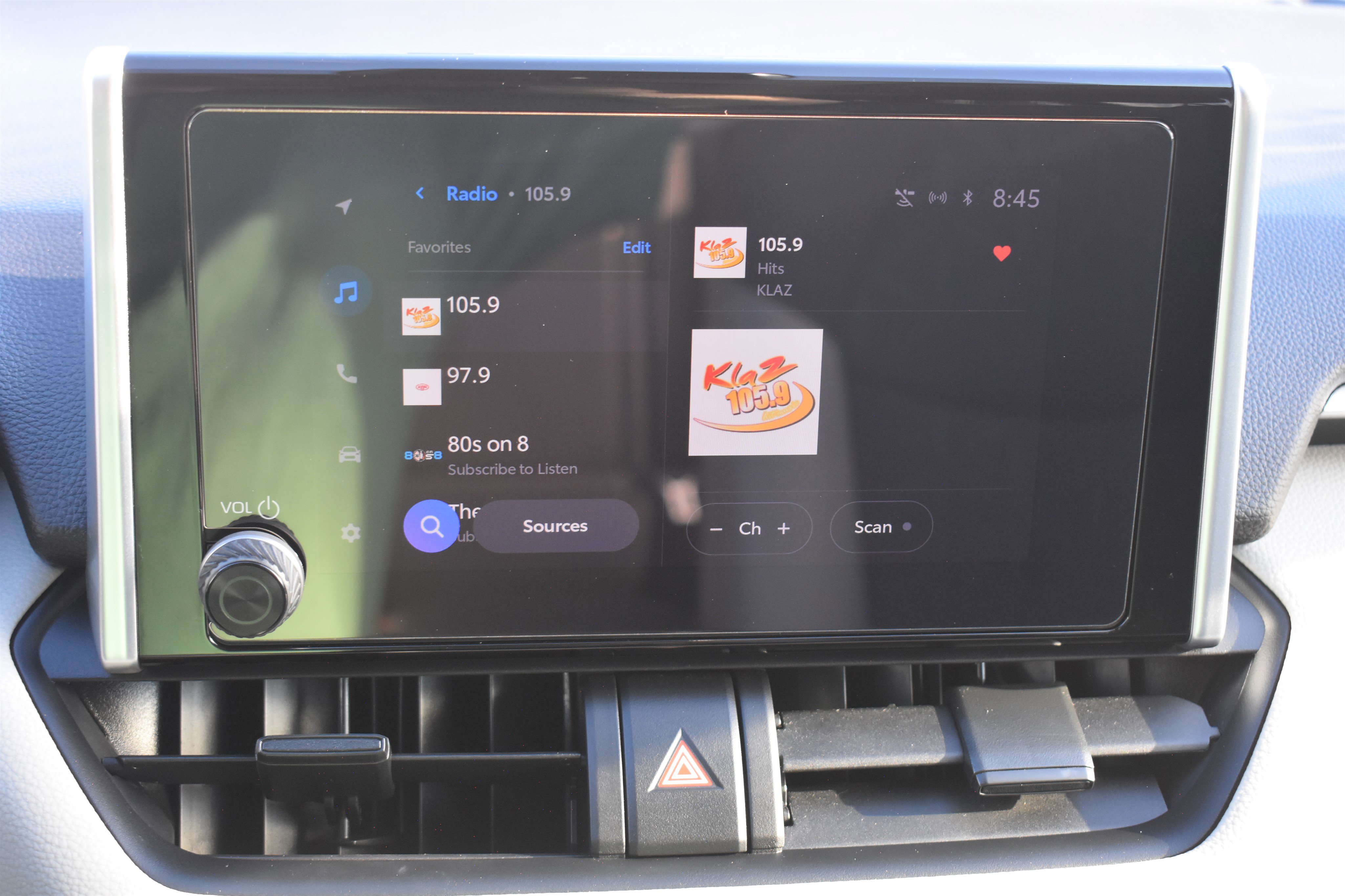 2023 Toyota RAV4 XLE photo 17