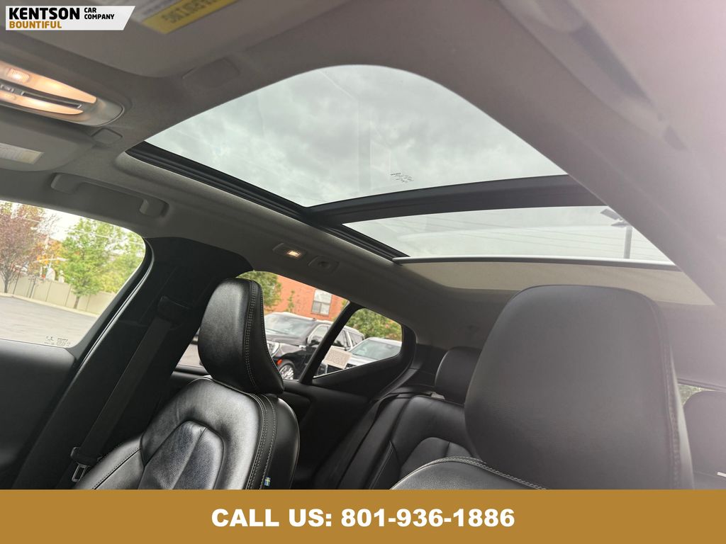 2023 Volvo XC40 AWD Ultimate photo 23