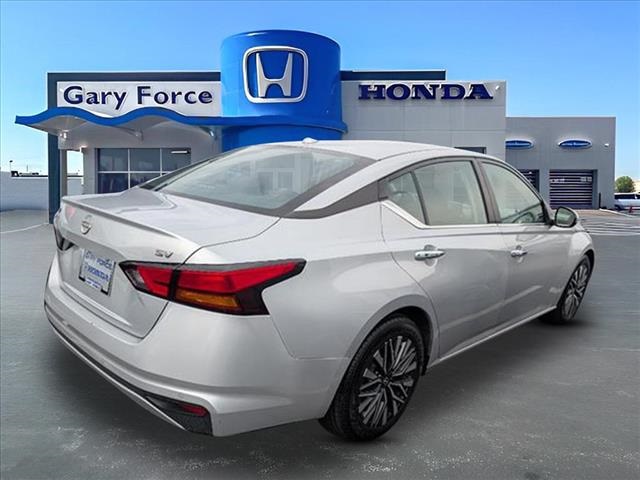 2023 Nissan Altima 2.5 SV photo 2