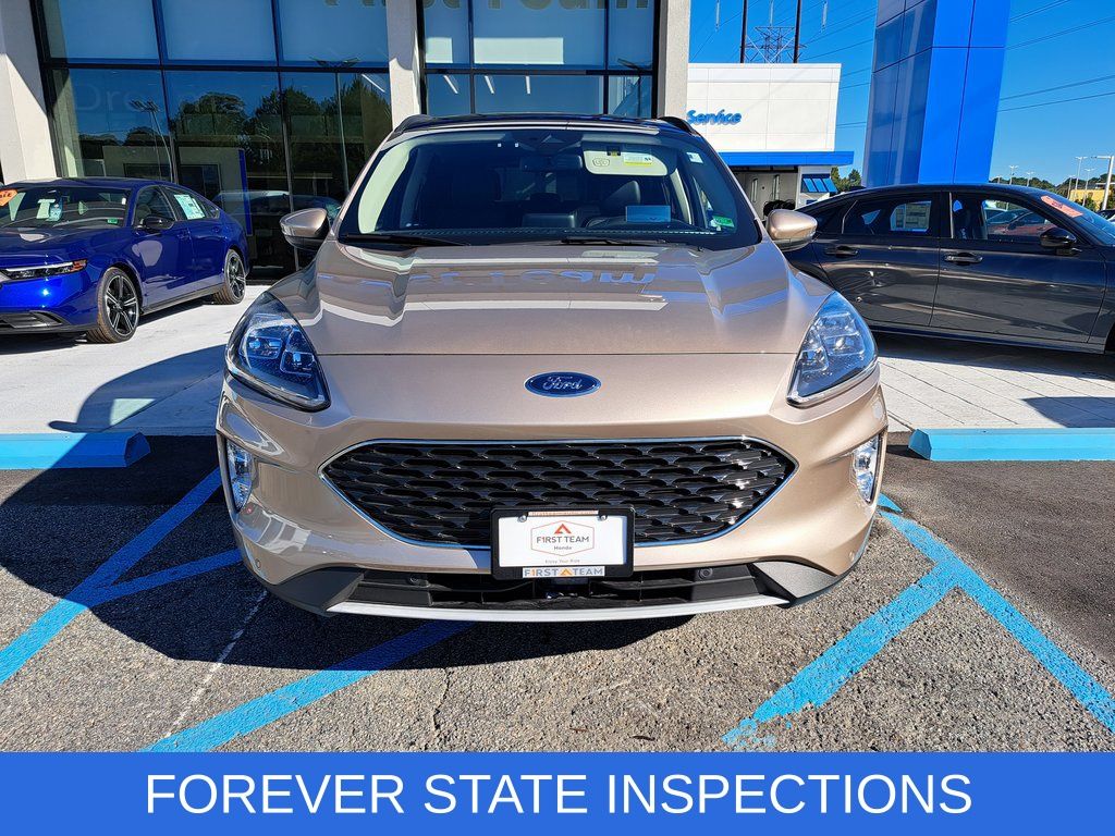 2020 Ford Escape Titanium Hybrid photo 3