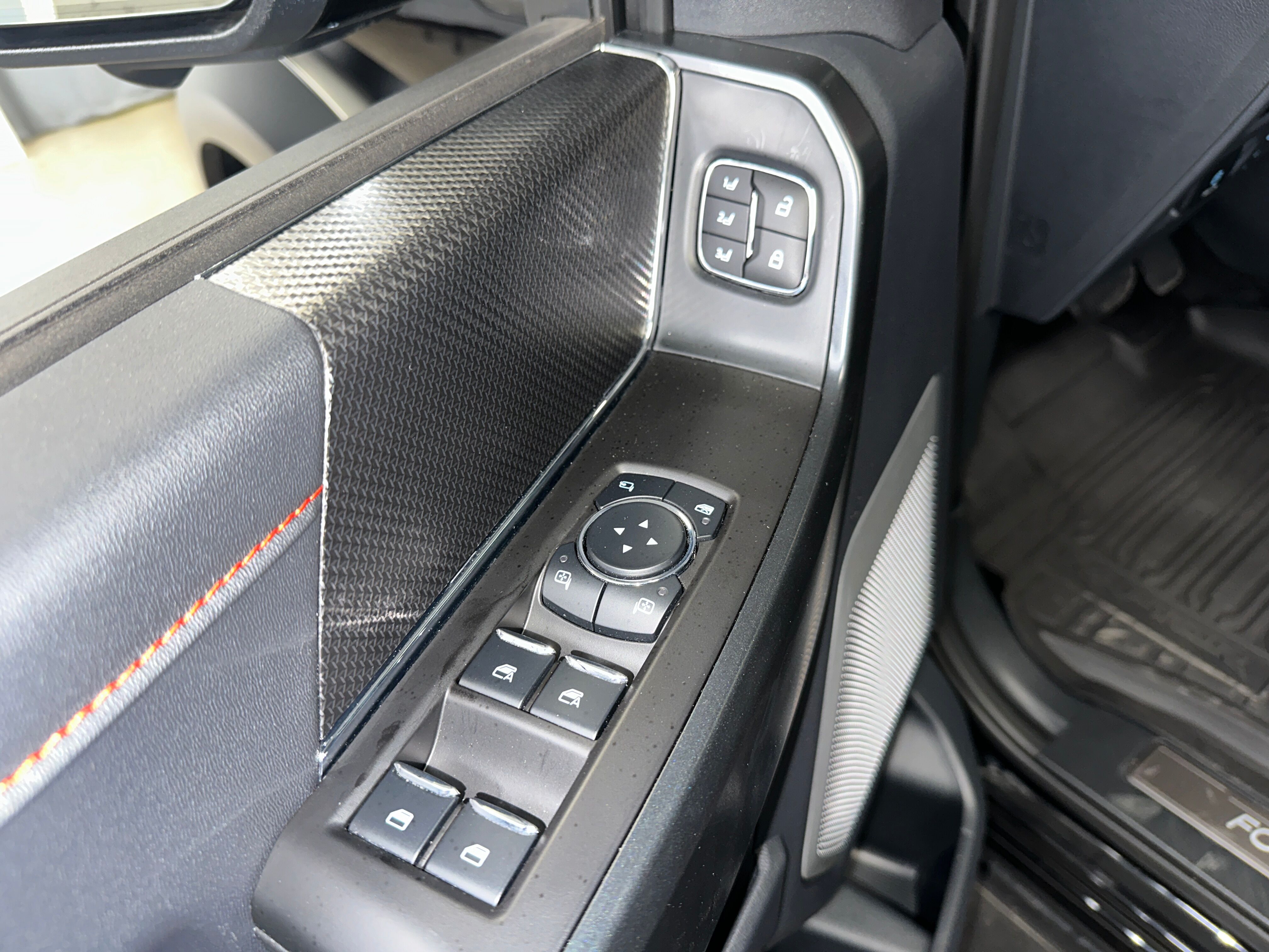 2024 Ford F-150 Raptor photo 2