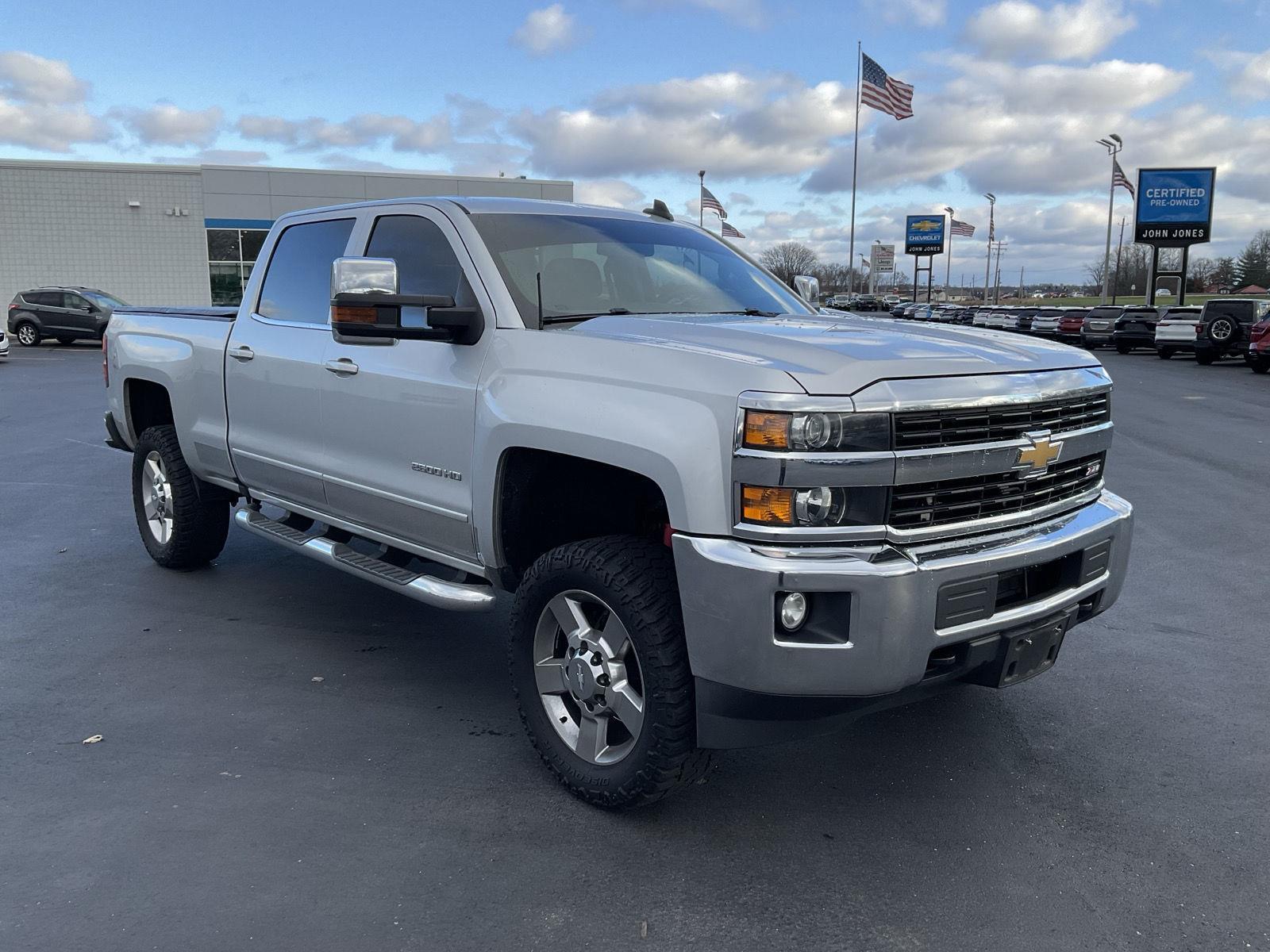 2016 Chevrolet Silverado 2500HD LT photo 3