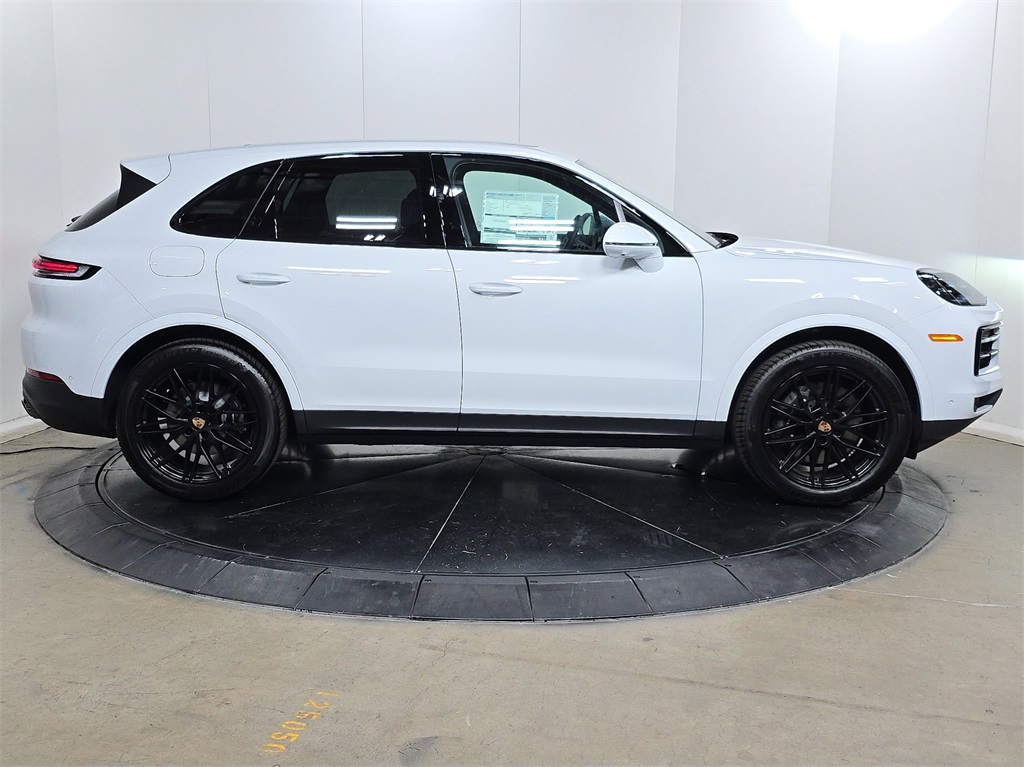2025 Porsche Cayenne photo 6