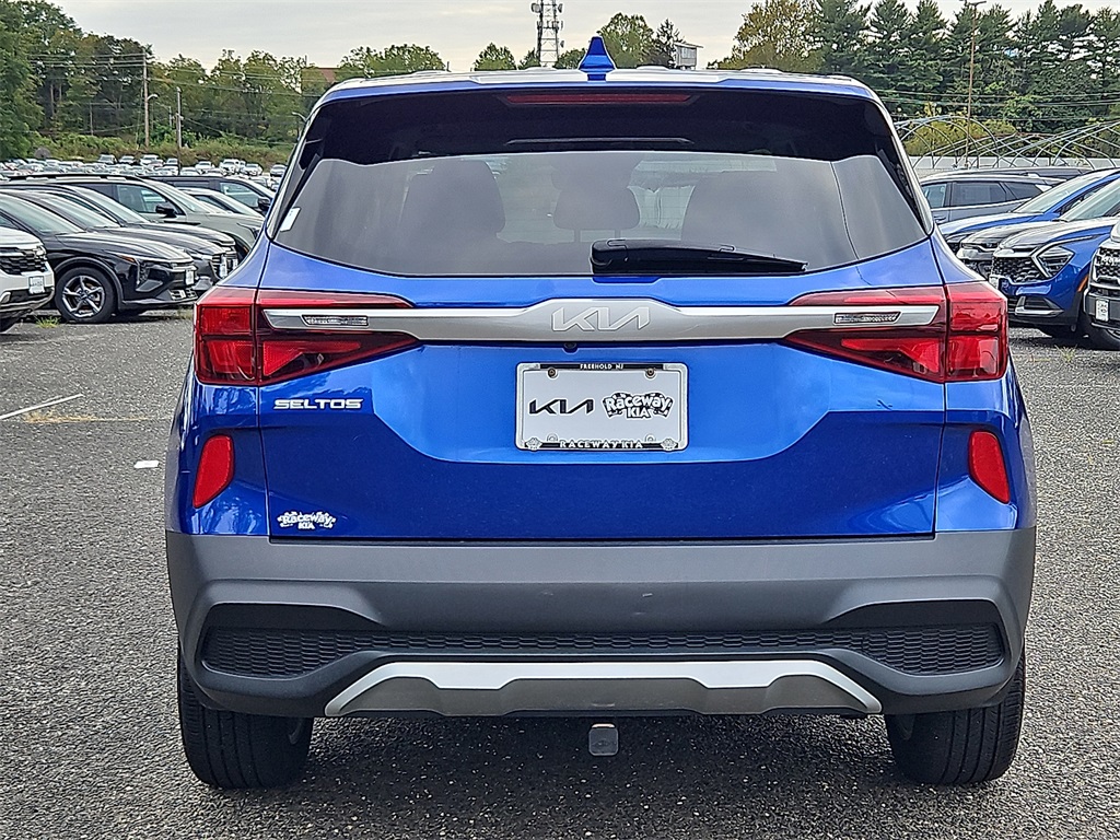 2023 Kia Seltos LX photo 3