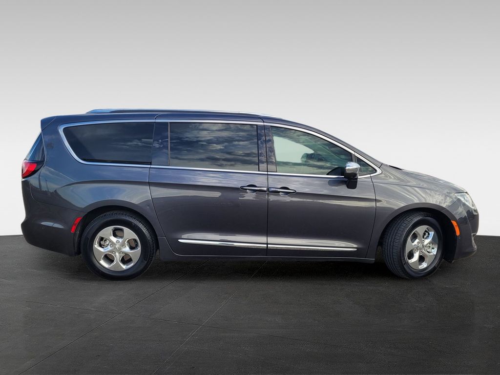 2018 Chrysler Pacifica Hybrid Limited photo 3